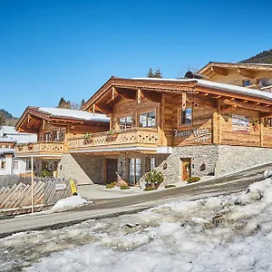 panorama-chalets-by-easy-holiday.saalbachhinterglemmhotels.com/